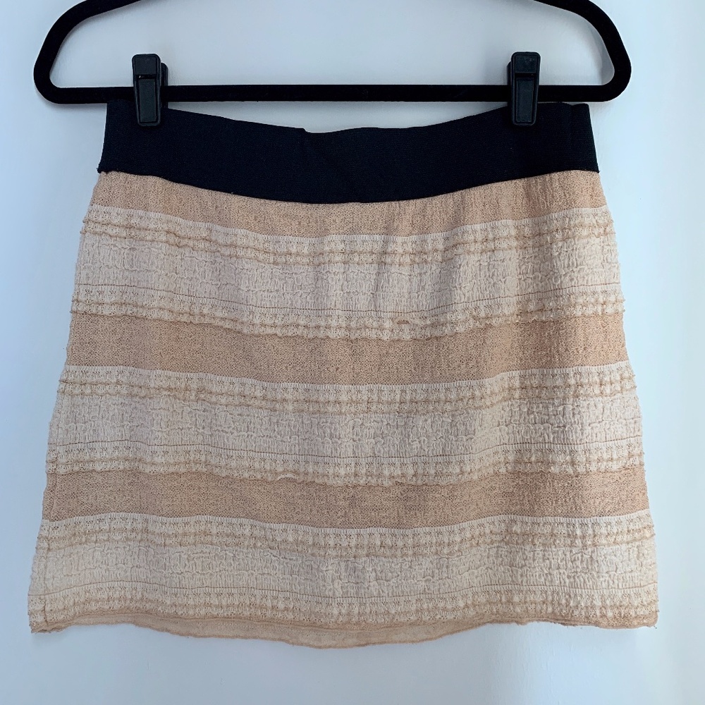 ALL OFFERS ACCEPTED! ‼️ Free People Beige Lace Gold Black Skirt M